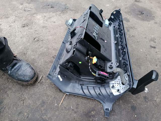 Ящик для рукавичок (бардачок) — фото 4