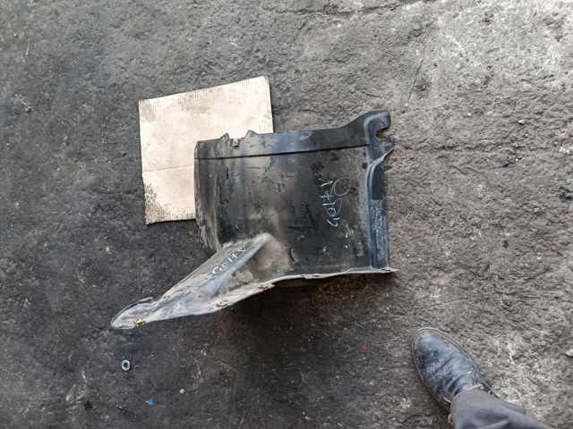 Підкрилок переднього крила, правий — фото 1