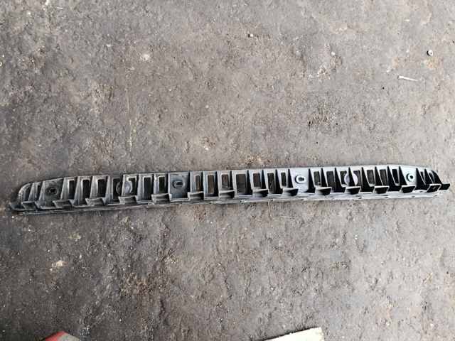 Кронштейн бампера заднього, центральний — фото 1