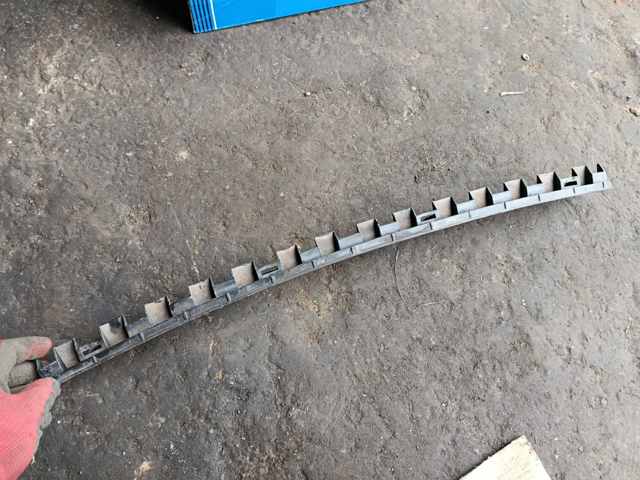 Кронштейн бампера заднього, центральний — фото 3