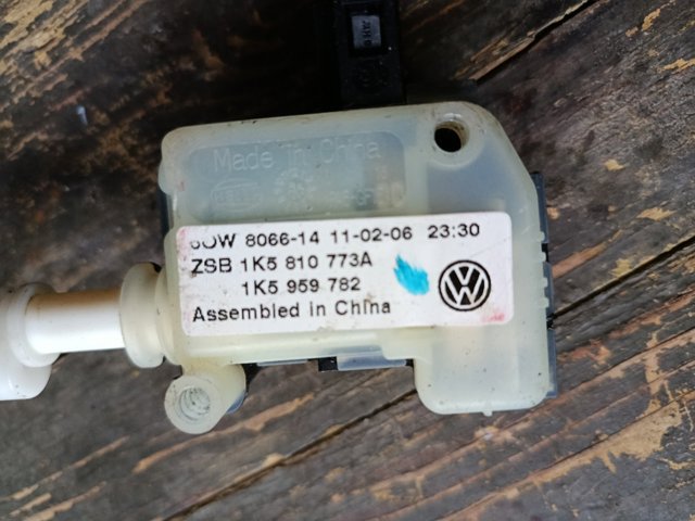 Замок відкривання лючка бензобаку — фото 2