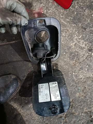 Лючок бака — фото 3