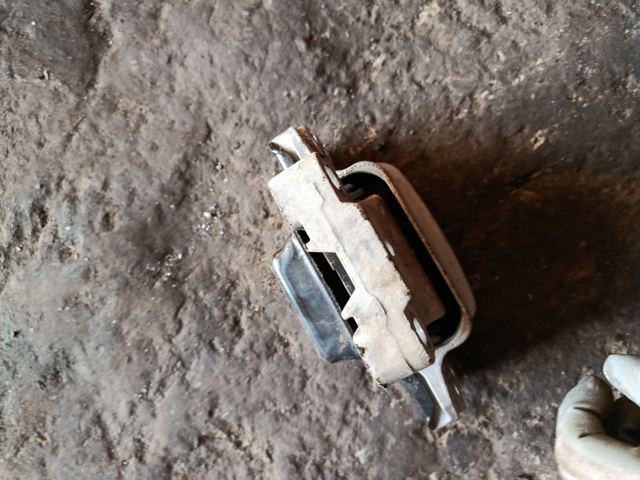 Подушка (опора) двигуна, ліва — фото 3