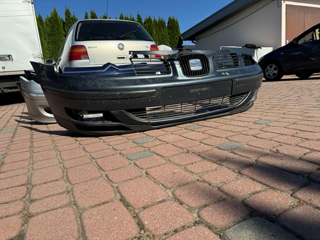 1M0853653D VAG Решетка радиатора купить в Павлоград