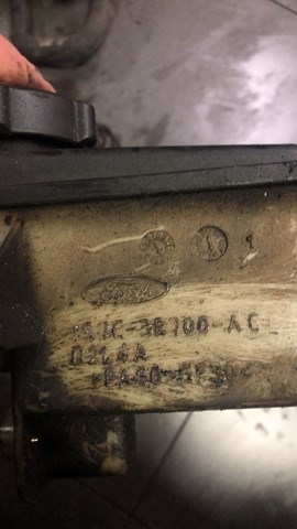 бачок гідропідсилювача ford