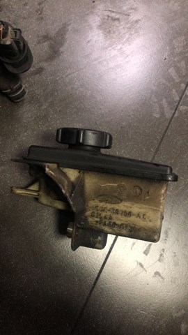 бачок гідропідсилювача ford