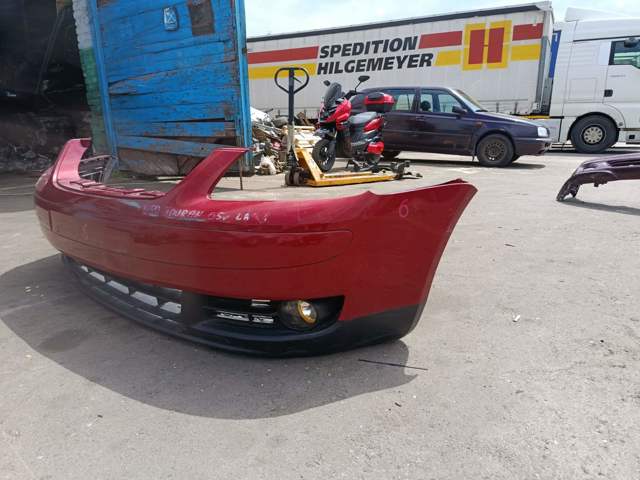 VAG 1T0807217 Передний бампер в наличии Киев