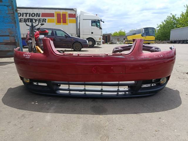 Буфер (бампер) передний 1T0807217 VAG