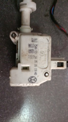 VAG 1T0810773A Мотор-привод открытия лючка бака в наличии Житомир