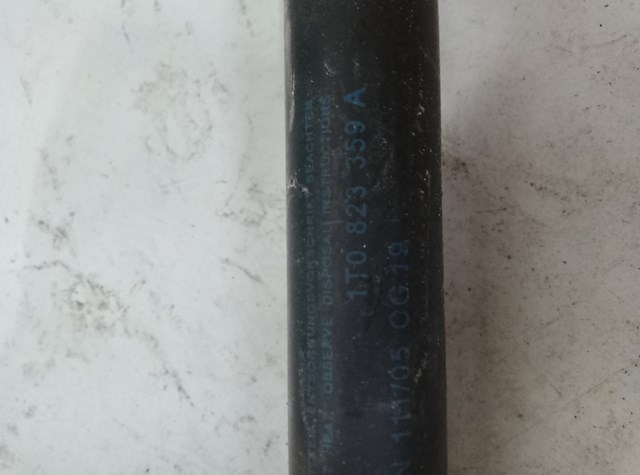 Амортизатор капота