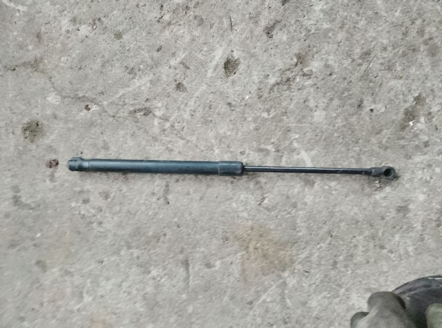 Амортизатор капота