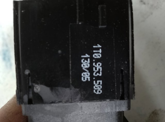 1T0953509B VAG Кнопка включения аварийного сигнала купить в Винница