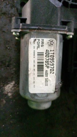 Двигун склопідіймача двері передньої, правої