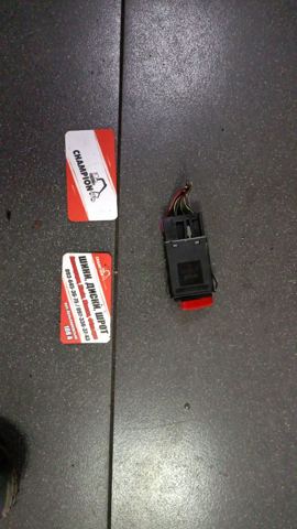 Кнопка аварийного сигнала 1U0953235B VAG