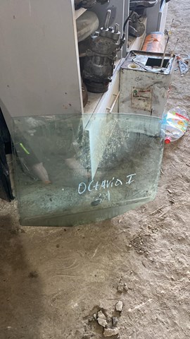 Стекло задней двери, левой 1U4845205 VAG
