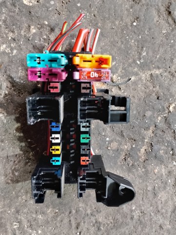 Блок запобіжників задній, салонний