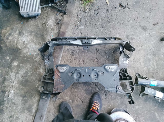 Передняя балка 2036280657 MERCEDES