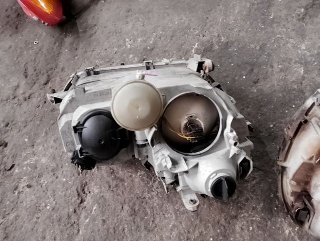 2038200161 MERCEDES Фара левая купить в Ужгород
