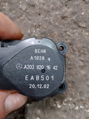 Двигун заслінки печі