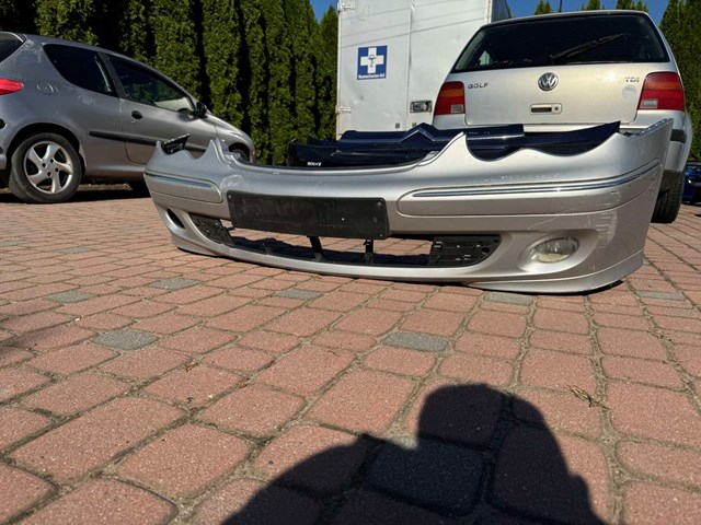 Решетка переднего бампера 2038801005 MERCEDES