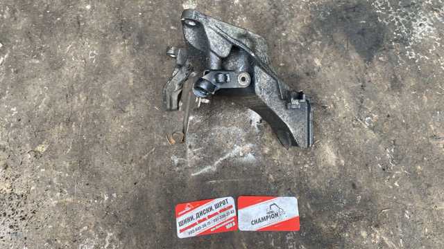 Кронштейн подушки (опоры) двигателя левой