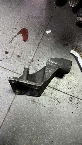 Кронштейн подушки (опоры) двигателя левой