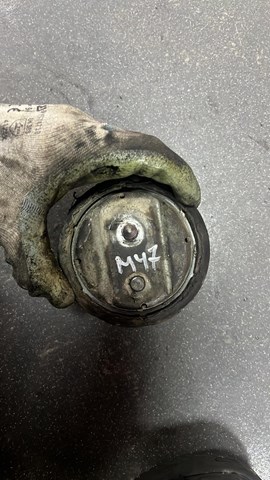 Подушка (опора) двигателя левая