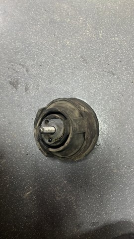 Подушка (опора) двигателя левая