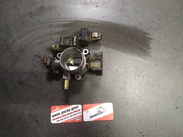 Дросільна заслінка в зборі