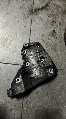 Кронштейн двигате