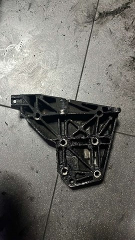 Кронштейн двигате