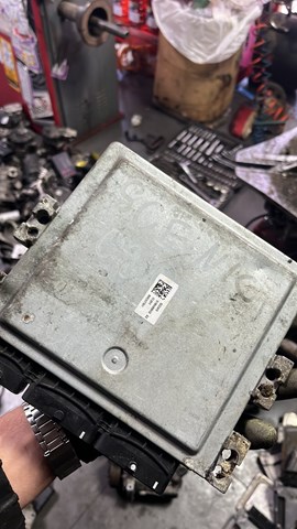 RENAULT 237100345R Блок управления двигателем в наличии Украина