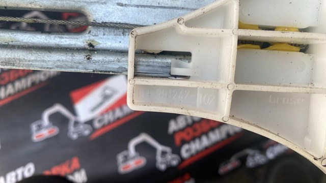 Стеклоподъемник левой задней двери 24451524 OPEL