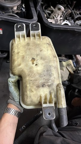 Бачок системы охлаждения расширительный