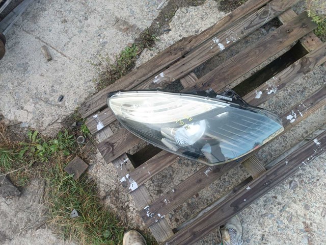 Фара права рено сценік 3