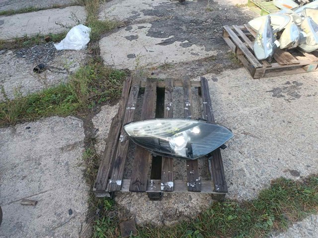 Фара права рено сценік 3