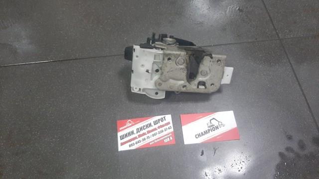 замок задніх правих дверей