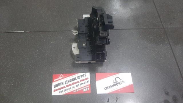 замок задніх правих дверей