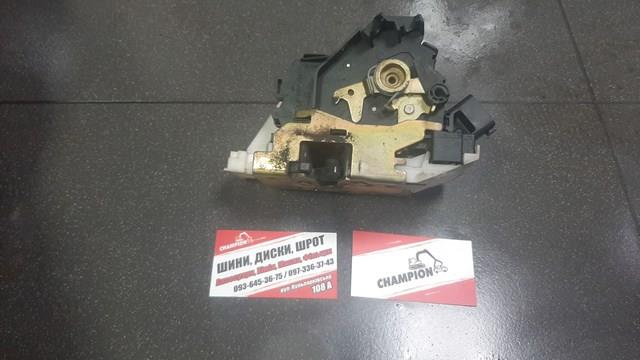 замок дверей задньої лівої