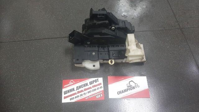 замок дверей задньої лівої