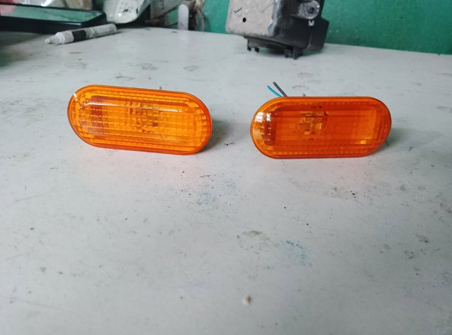 Повторювач повороту на крилі