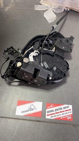 кронштейн замка двери задней левой