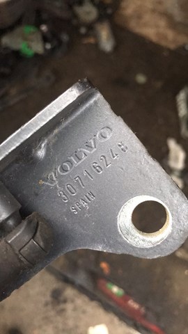 Петля кришки багажника