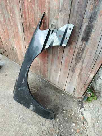 Крило переднє праве