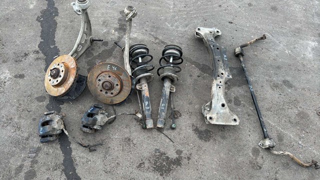 Важіль передньої підвіски нижній, правий