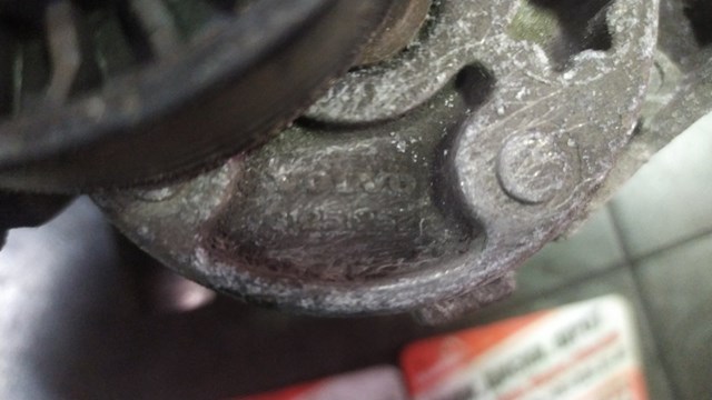 Натягувач приводного ременя