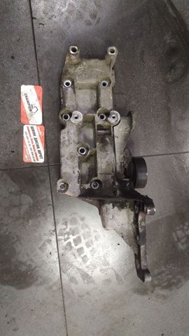 Натягувач приводного ременя