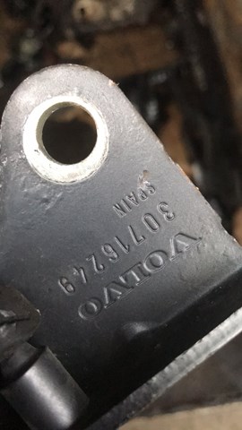 Петля кришки багажника