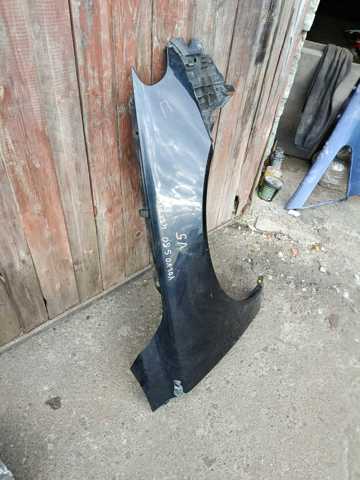 Крило переднє праве