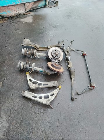 Опора амортизатора переднього